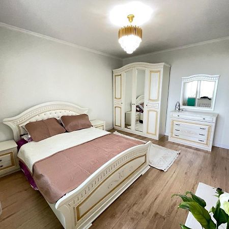 Apartment In Алматы Экстерьер фото