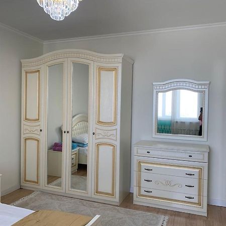 Apartment In Алматы Экстерьер фото